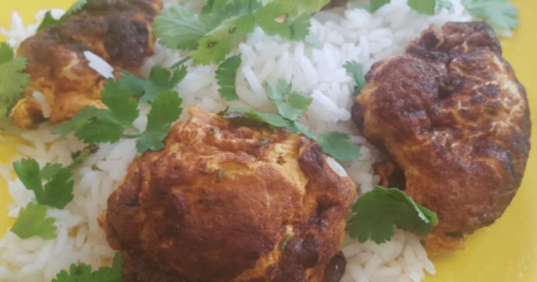 Beignets de poulet au curry rouge